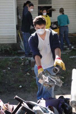First-year students mucked and gutted Cedar Rapids area homes, schools, and businesses to help with post-flood cleanup. The summer 2008 floods were the most devastating Iowa has ever experienced.(Photo by Aaron Hall '10) 