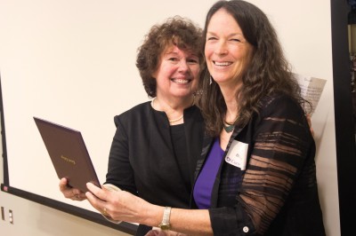 Sally Farrington-Clute receives her honorary alumna certificate from Sheila Kruse-Boyce ’85, past president of the Cornell College Alumni Association and former Farrington-Clute advisee.