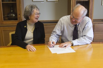 Cornell College Dean Joe Dieker and University of Iowa College of Law Dean Gail Agrawal sign the 3+3 agreement between the two schools.