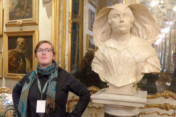 Catherine Quinn ’15 imitates Algardi’s bust of Olimpia Maidalchini at the Doria Pamphilj Gallery in Rome. Photo by Christina Penn-Goetsch