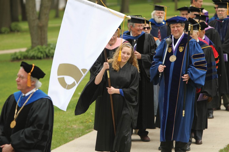 Mathematics Professor Jim Freeman served as the Faculty Marshal, leading faculty in order beginning with emeriti and those with the longest service to the college