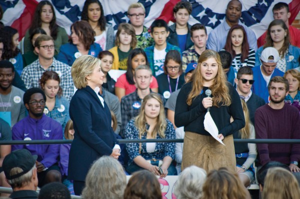 Sophie Meads ’19 introduces Hillary Clinton to hundreds of voters at a town hall meeting outside of College Hall. 