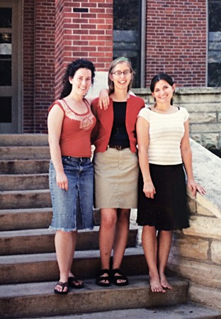 elsey Beal Rosales ’07, Jess Rundlett ’07, and Diana Krogmeier Suhanyi ’07 (from left) seen as students on the steps of Bowman-Carter Hall. 