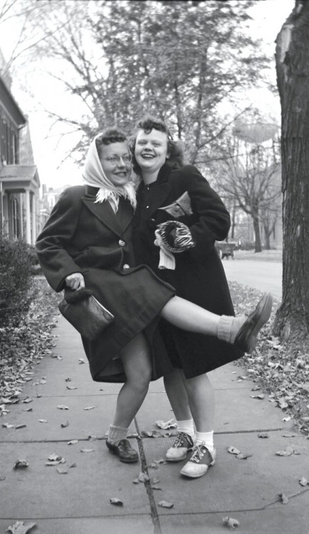 Grace Larsen ’50 (left) and Marilyn “Maril” Maurath ’50 enjoy a light moment in uptown Mount Vernon. The water tower has been replaced but the building at left is still in operation as the Perfect Blend. 