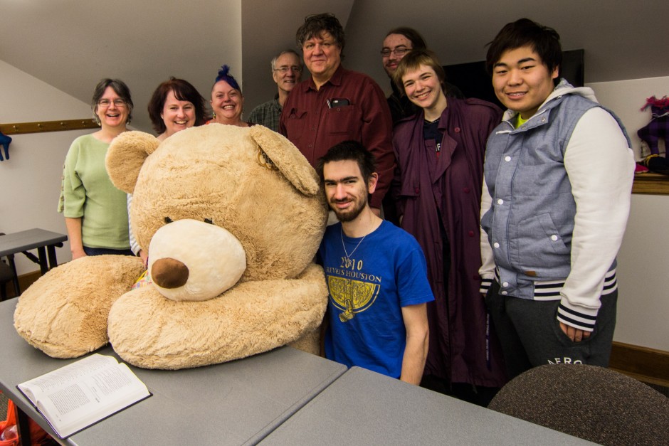 Professor Jim Freeman, members of his Modern Algebra 327 course, Patricia White ’96, Liz Biermann ’97, statistics professor Ann Cannon and mathematics professor Stephen Bean pose with Sir Alge-bear.