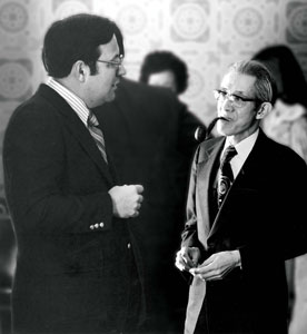 For a brief time in the 1970s Coe and Cornell operated a joint program, beginning in 1976 with a shared conference wih the Consolate General of Japan in Chicago, Hiroji Yamaguchi. Here, Cornell President Philip Secor visits with Yamaguchi. (Photo courtesy of the Cornell Archives)