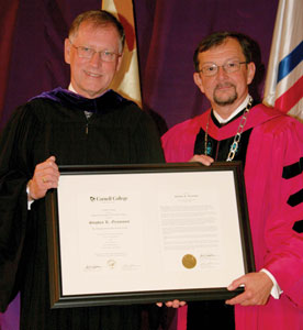 Distinguished Achievement Award winner Stephen Grummon '69 with President Garner. (Photo by Blake Rasmussen '05)