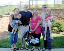 Left to right: Dani Steinberg Tate Justis, Ryan Justis '99, Trent Justis, Jalynn Justis, Jim Steinberg '99, Addison Justis