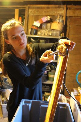 Mari Dettweiler ’19 extracts honey from a comb. (Photo by Zara Anderson '19)