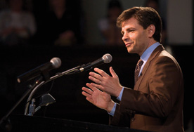 George Stephanopoulos speaks before a standing-room-only crowd at King Chapel. (Photo by John Richard) 