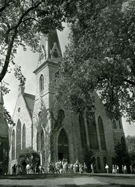 Cornellians of an earlier era gather for morning chapel. (Photo courtesy of the Cornell Archives)