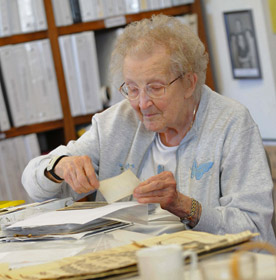 Jean Minish Stoner '41, who has volunteered over 800 hours at the Lisbon History Center. (Photo by Aaron Hall '10) 