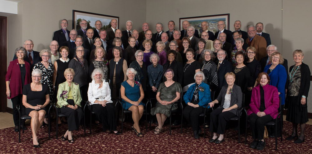 Row 1 (left to right): Jean Koranda Drendel, Donna Day Dvorak, Betty Cincione Harms, Sue Geshner Kaplowe, Terry Holliday Schumacher, Sally Harper Augden, Sharon Schmidt Stewart, Ellen Palmer Row 2: Peggy Fiero Rietz, Susan Schwab Donovan, Carol Busch Telling, Lee Hilliker, Rita Fandrich, Janet Reynolds Blake, Kris Zum Bahlen Richardson, Kathy Mills, Millie Eubanks Carstensen, Carol Winegarden Percelle, Carol Zarko Manning, Will Kirkland, Gail Katagiri, Ruth Keefe Miller, Newell Krogmann, Susan Derr, Marj Dutton Stephenson Row 3: Bruce Lauerman, George Huntington Jr., Jerry Rizzo, Ingrid Wendt, Ellen Rowlson-Hall, Ruth Haberman Martin, Carol Hardesty Dillard, Joanie Landquist Kirkpatrick, Peggy Woodruff Samuelson, Carolyn Chamberlain Lynner, Susan Chapman Linden, Edith Baker Lauerman, Angela Omstead Vikesland Row 4: Bob Reimers III, John Staley, John Struchen, Craig Kuehl, John Bickel, Gerry Beck, Clarke Knudson, Lee Olson, Norm Pfortmiller Mills, Tom Herbert, Tom Kingston, Loren Hiratzka, Bob Blake Row 5: Mike Troyer, Mike Vinyard, Jack Hufford, Rick Schimmel, Dean Johnson, Phil Gibbs, Jim Ingle, Allen Halterman, Jack Woodman, Bob Martin, Tom Jarom, Dan Wilson, Jay Miller (Photo by Robyn Schwab Aaron '07)