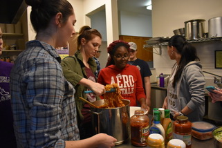 Students make a meal for a women’s homeless shelter in Denver during ASB 2017.