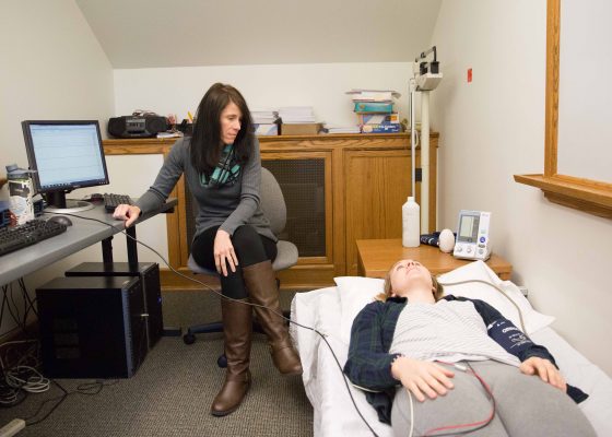 Professor Melinda Green works with Elisabeth Sage '19.