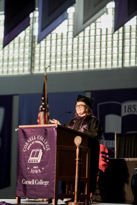 Caitlin Stieber giving the student Commencement speech