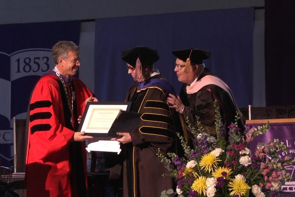 Professor Christina Penn-Goetsch receives the Exemplary Teacher Award