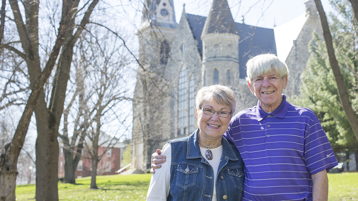 Bob and Jan Majors in front of King Chapel