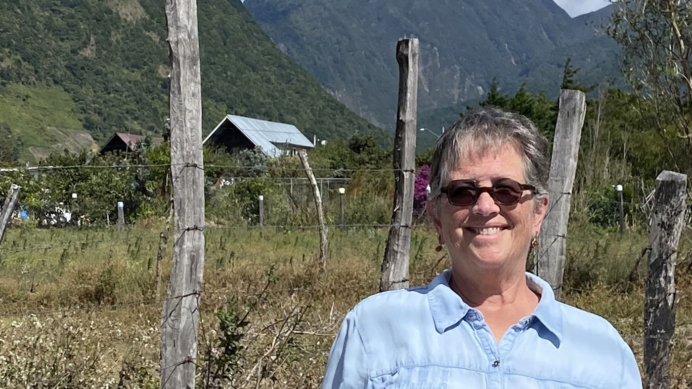 Alum Laurie Lemmlie-Leung '78 in Panama