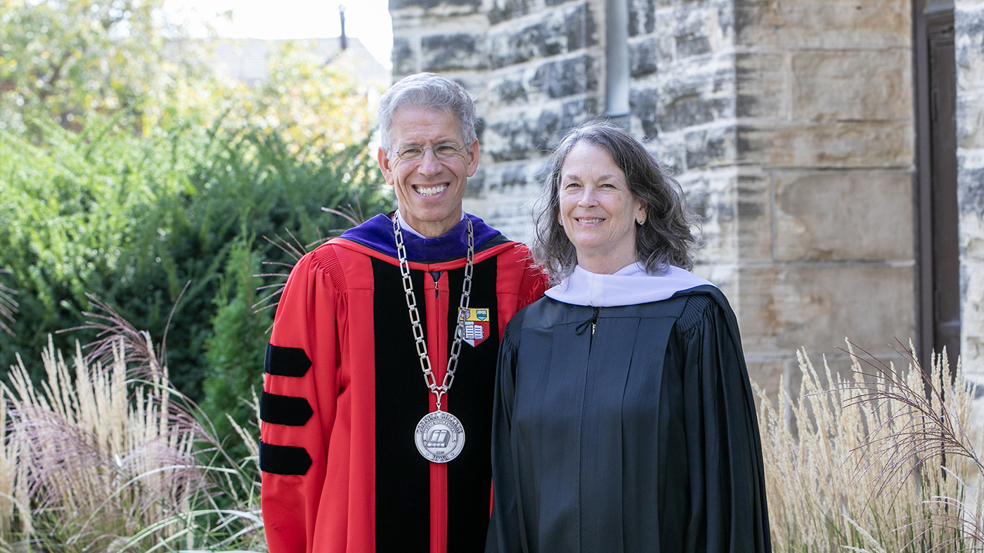 Cornell College’s Alumni Association Board of Directors awarded Sheila Kruse Boyce ’85 with the 2025 Leadership and Service Award in recognition of her extraordinary commitment to Cornell College and her community.
