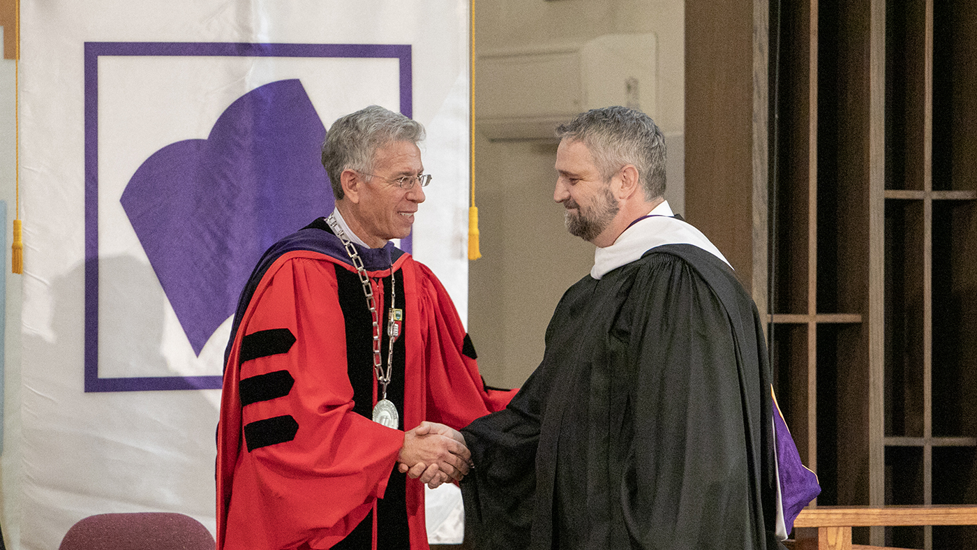 Rob Poggenklass ’03 was awarded the 2025 Leadership and Service Award during Homecoming and Reunion Weekend by Cornell College’s Alumni Association Board of Directors.