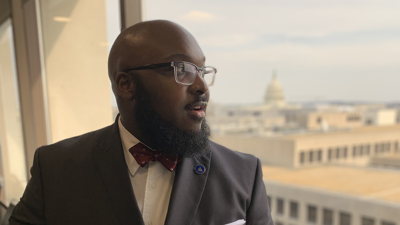 Cornell College awarded Kahn Branch ’16 with the Young Alumni Achievement Award for his exceptional service and unwavering commitment to youth development and advocacy during Homecoming Weekend 2025.