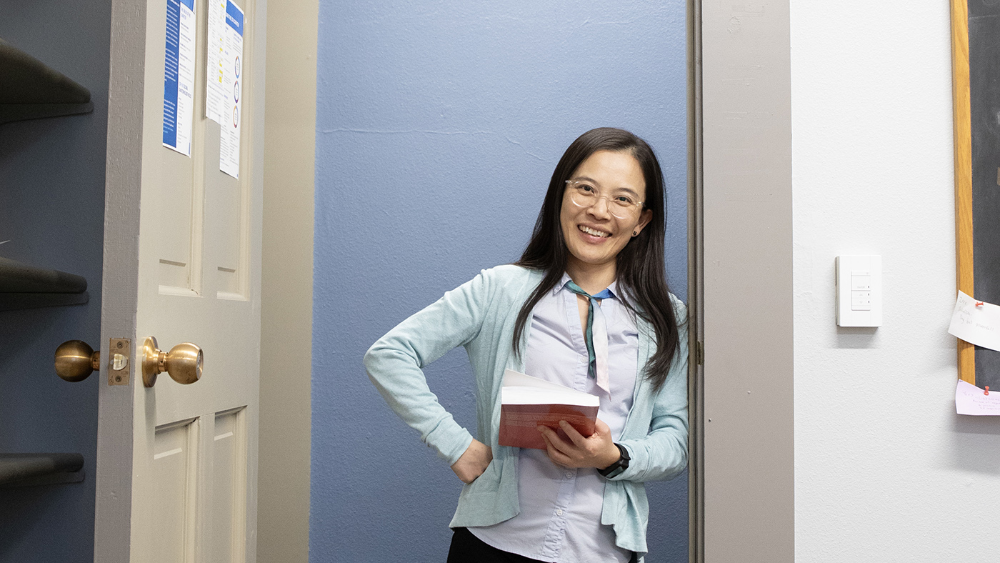 Cornell College Associate Professor of Finance Huan Cai puts cognitive psychology to use to better understand factors that impact financial forecasts in her latest research.