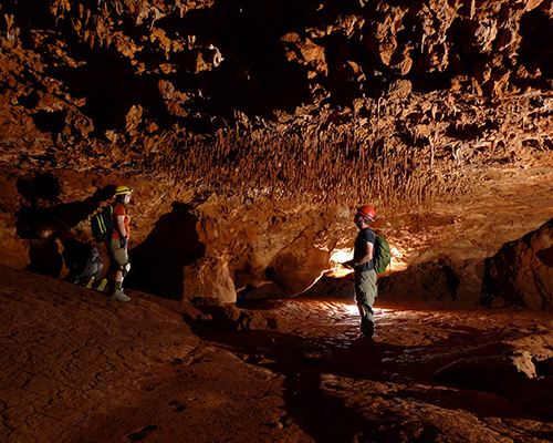 Rhawn Denniston (right) works with students Danielle Polson ’18 (center) and Shay Rule ’18