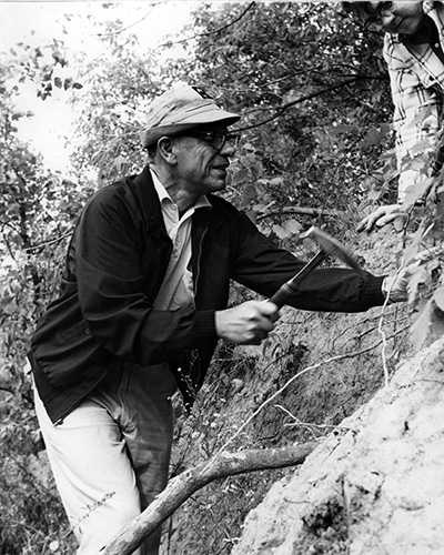 Herb Hendriks ’40, professor emeritus of geology