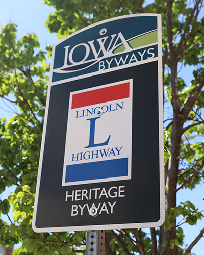A photo of the traffic sign marker for the Lincoln Highway.