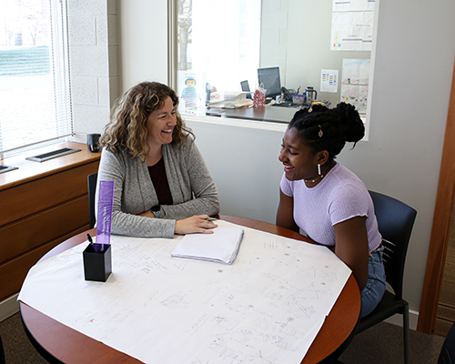 MkpoutoAbasi James ’24 (right) works with Quantitative Reasoning Studio Director Jessica Johanningmeier.