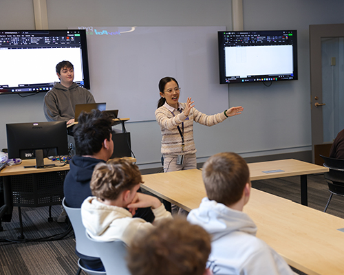 High school class visits the Finance Lab on the Cornell College campus.
