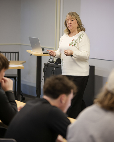 Patty Helland ’86 teaching on campus.