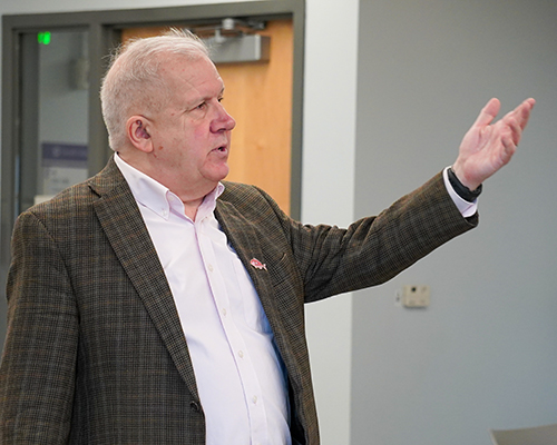 Leon Tabak teaching class.