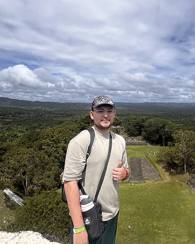 Gabriel Muñoz '26 on a hike