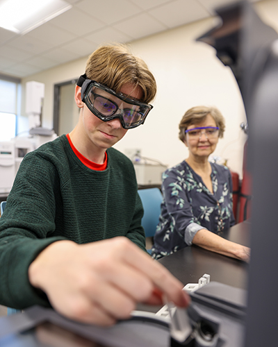 JJ White works with Professor Cindy Strong in the lab.