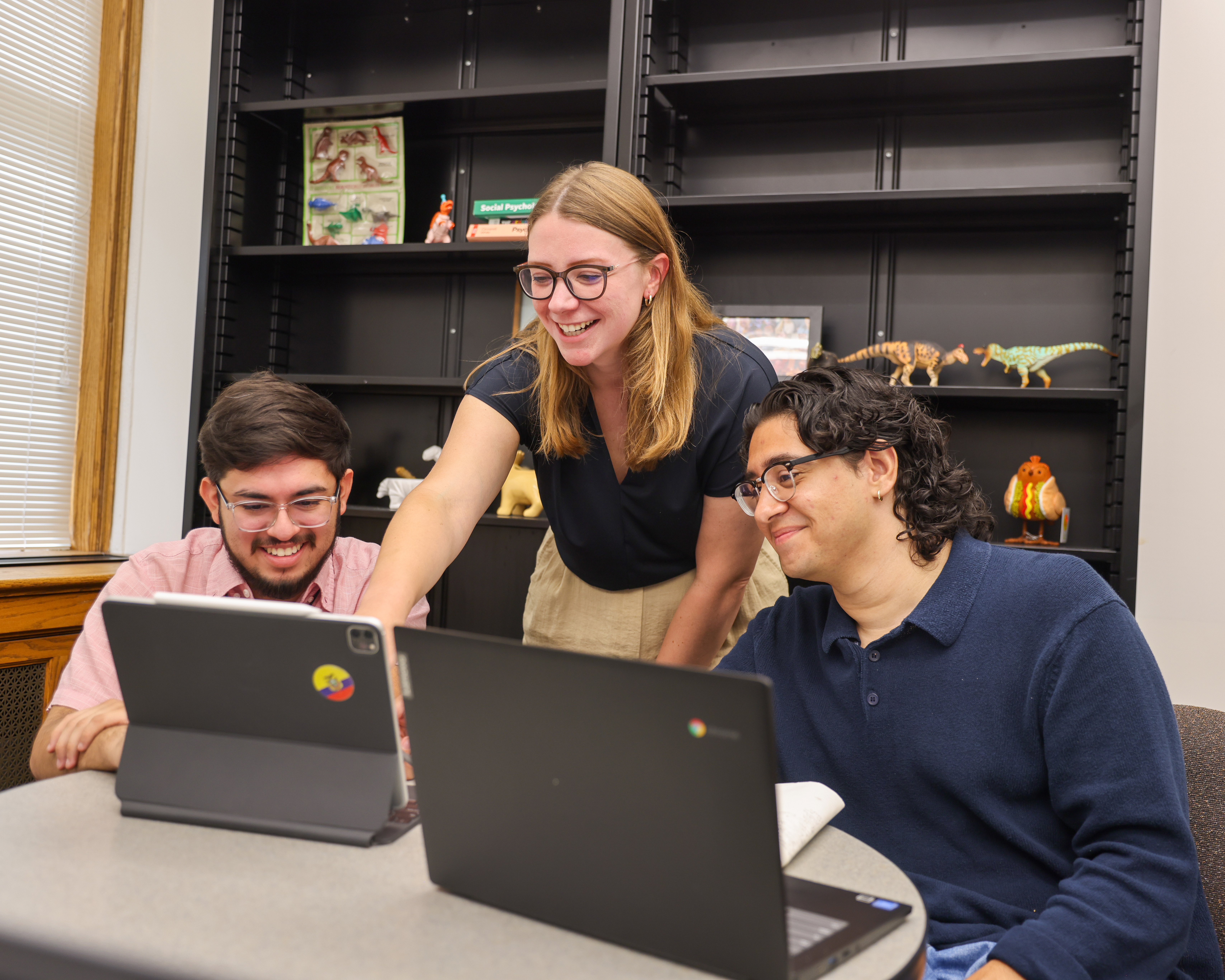 Assistant Professor of Psychology Samantha Heiman, Román Bonilla '27, and Valentin Andrade ’27 discuss the results of their CSRI study.