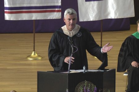 Fred Holtz '86 accepts Leadership & Service Award