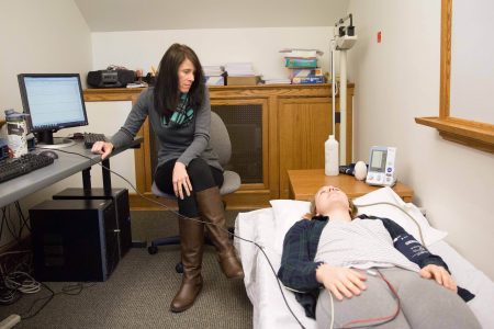 Professor Melinda Green works with Elisabeth Sage '19.