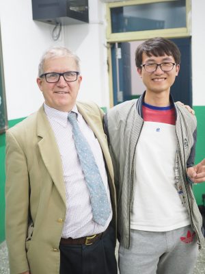 Professor Leon Tabak poses for a picture with a Beihua student.