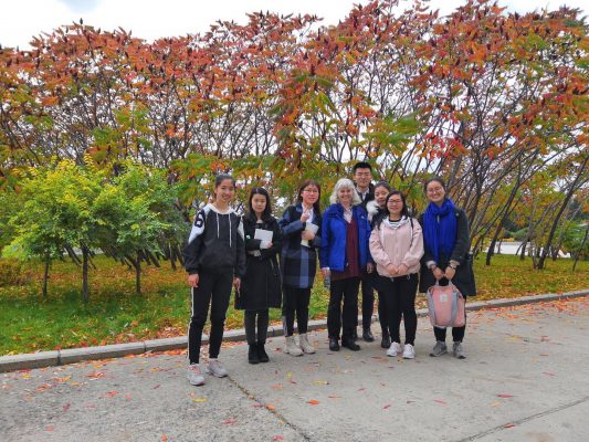 Professor Kara Beauchamp meets with Beihua University Communications Engineering Students