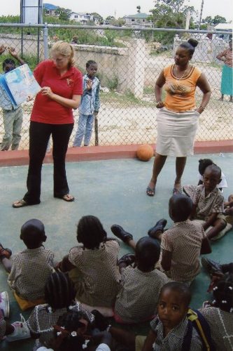 Jessa Harger ’03 reads Dr. Seuss’ “The Lorax” to children at Thompson Town Basic School in Trelawny, Jamaica.