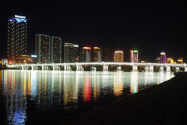 Jilin City's Riverside Park at night