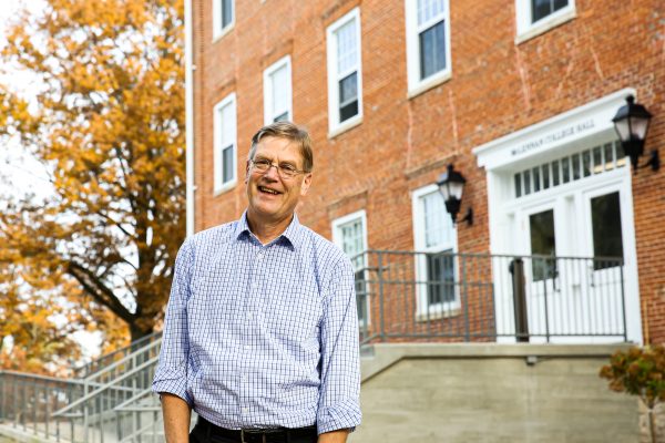 One of the first professors to teach in McLennan College Hall’s new Cell Finance Lab is Rick Long ’82, a former student of Don Cell. 