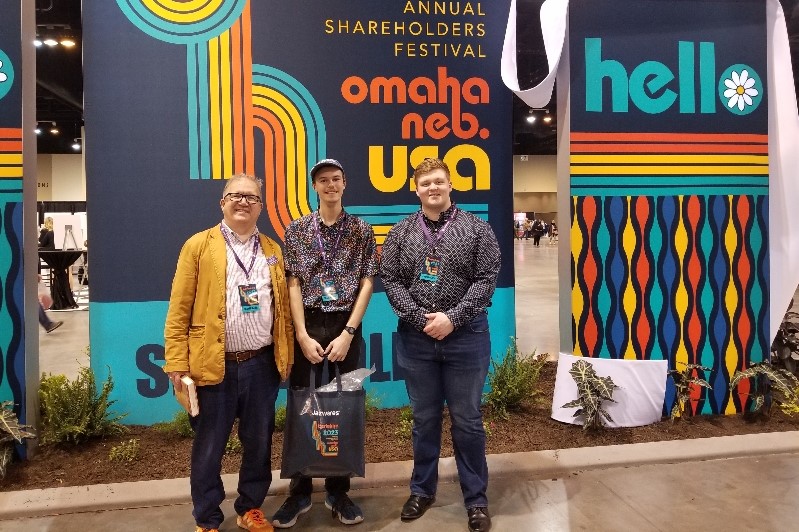 Tabak took rising senior Zach Perry and rising sophomore Simon Mumford to the shareholders’ meeting of the Berkshire Hathaway Corporation. Photo courtesy Leon Tabak.