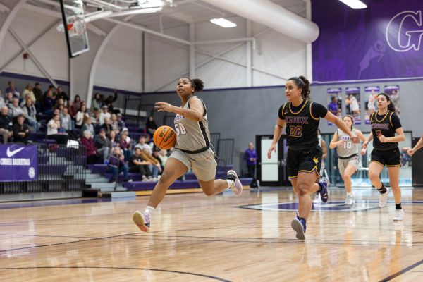 Mia Murray ‘25 goes in for a basket. Photo by Cornell Sports Information.