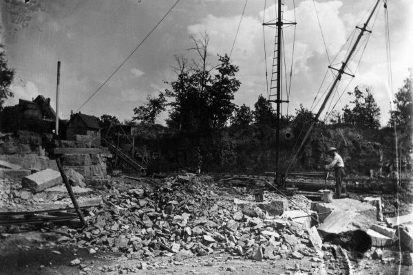 1915 image of the Mount Vernon stone quarry