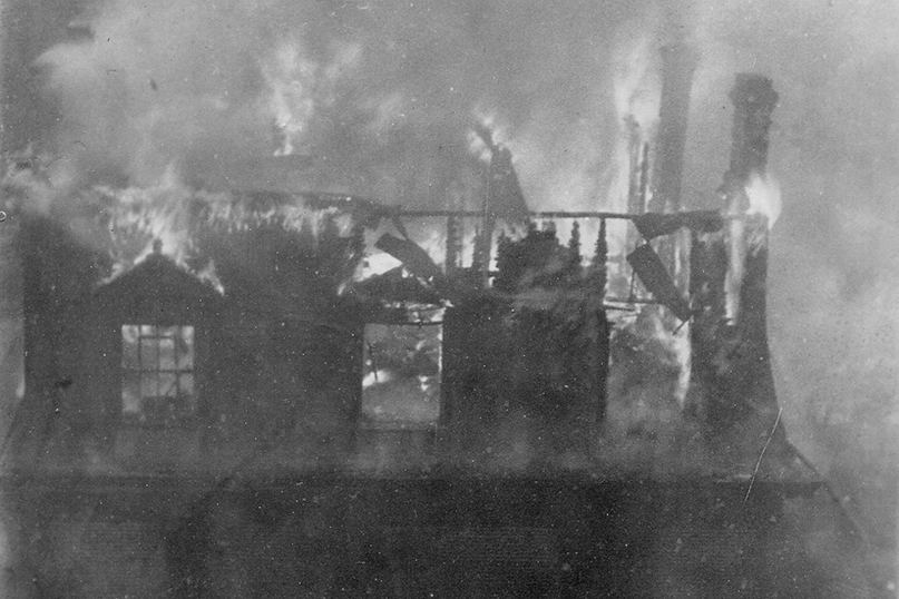 Flames engulf the fourth floor of Old Sem in 1924.