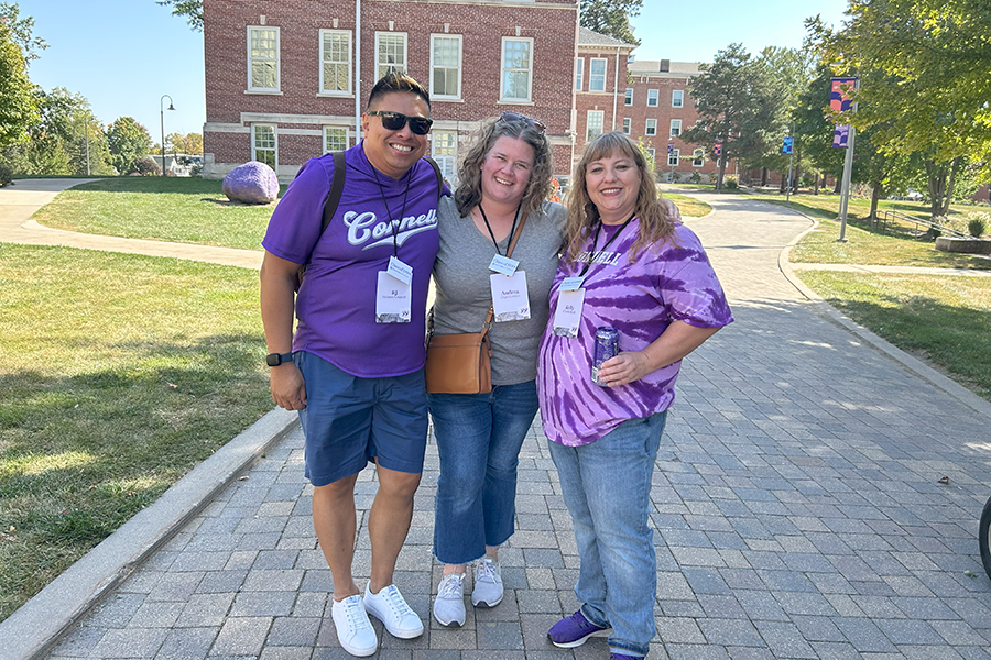 RJ Holmes-Leopold '99, Andrea Aga Lentini '99, and Kelly Cook Byrd 99 (from left) meet up on the Ped Mall.